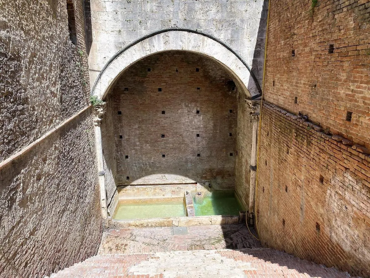 La Fonte-With Balcony Close By Piazza Del Campo Siena