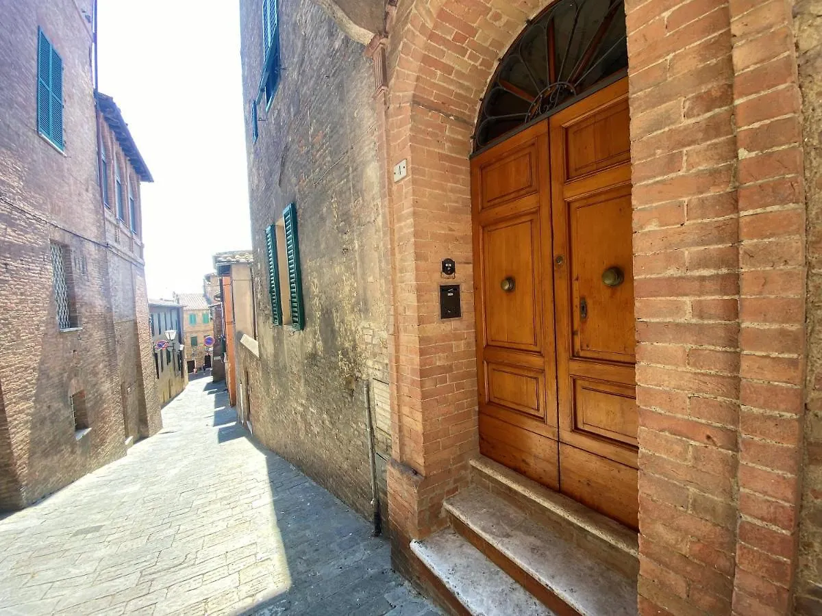 La Fonte-With Balcony Close By Piazza Del Campo Siena