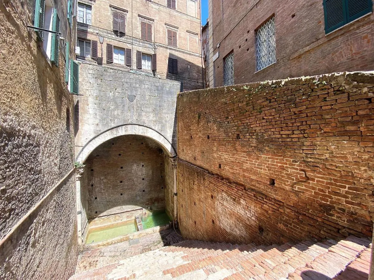 Appartement La Fonte-With Balcony Close By Piazza Del Campo Siena