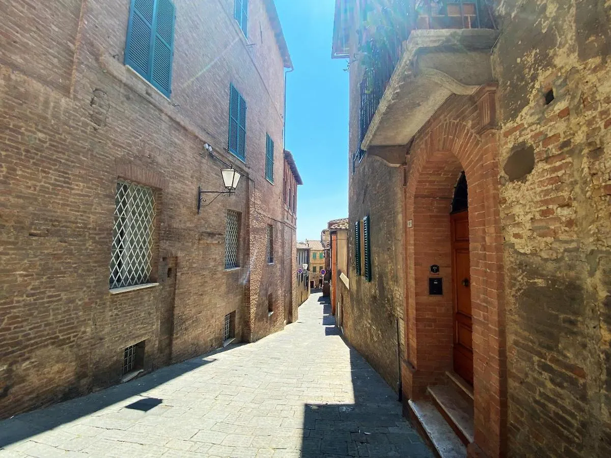 La Fonte-With Balcony Close By Piazza Del Campo Sienne Appartement