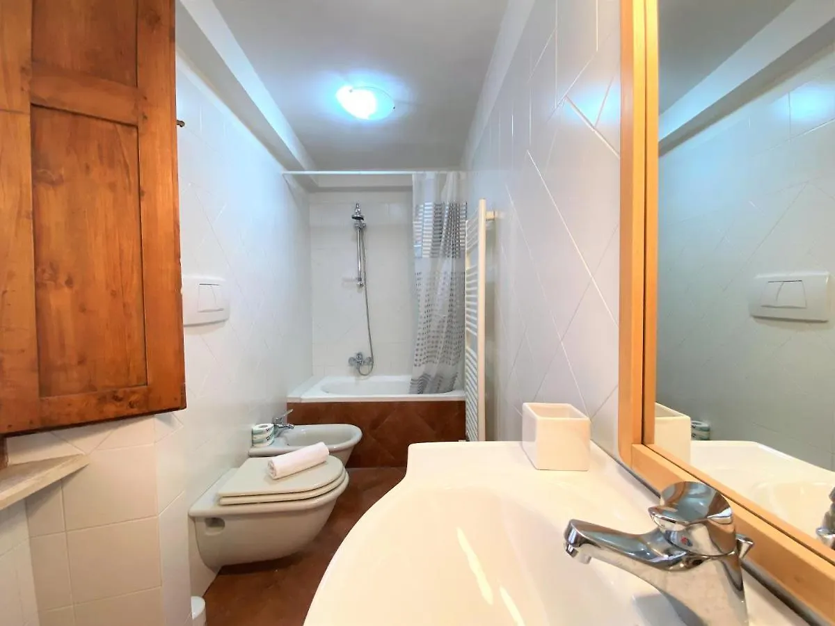 La Fonte-With Balcony Close By Piazza Del Campo Sienne Italie